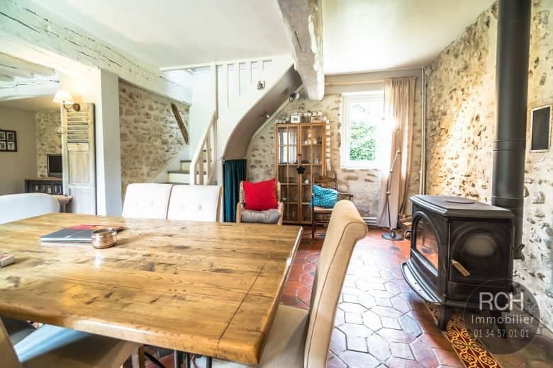Photos du bien : Septeuil – Maison ancienne restaurée sur beau terrain arboré