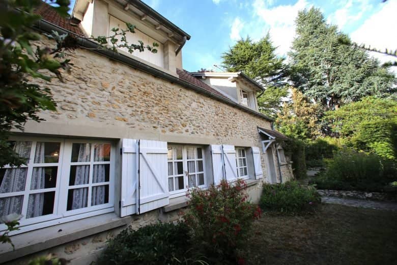 Photos du bien : Les Mesnuls – Maison ancienne à rafraichir