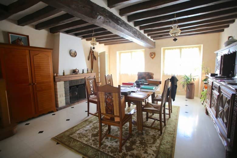 Photos du bien : Les Mesnuls – Maison ancienne à rafraichir