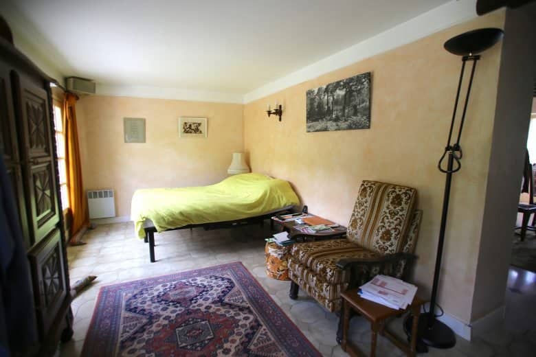 Photos du bien : Les Mesnuls – Maison ancienne à rafraichir