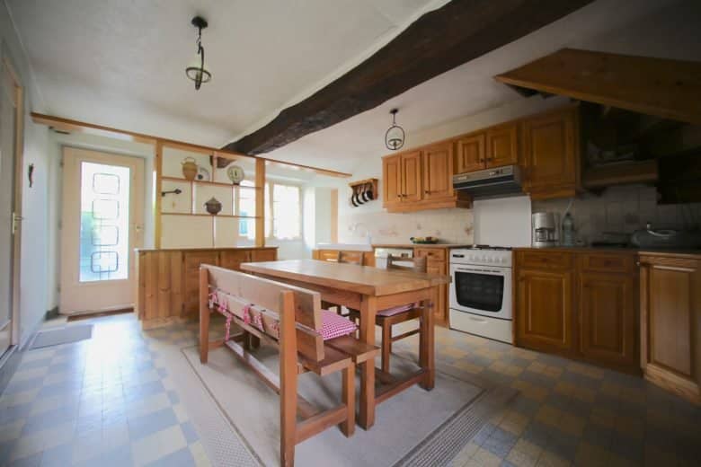 Photos du bien : Les Mesnuls – Maison ancienne à rafraichir