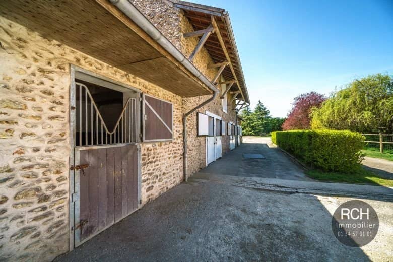 Photos du bien : 3 minutes de Montfort-l’Amaury – Propriété équestre sur 6 hectares de terrain