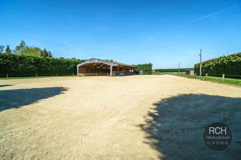 Photos du bien : 3 minutes de Montfort-l’Amaury – Propriété équestre sur 6 hectares de terrain