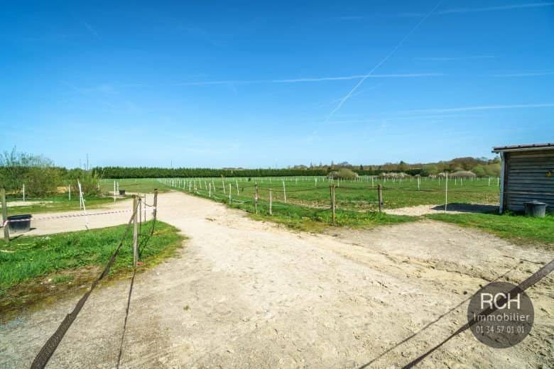 Photos du bien : 3 minutes de Montfort-l’Amaury – Propriété équestre sur 6 hectares de terrain