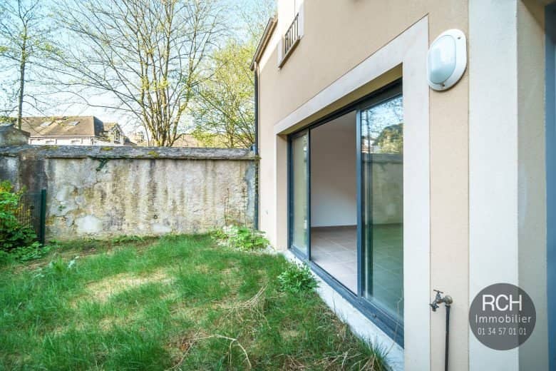 Photos du bien : Plein centre de Houdan – Petite maison de ville avec jardinet