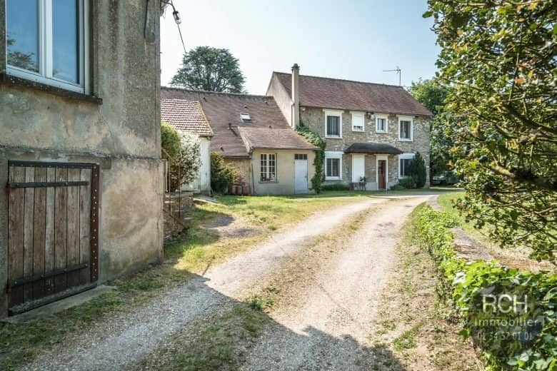 Photos du bien : Gambais – Charmante maison ancienne avec dépendances