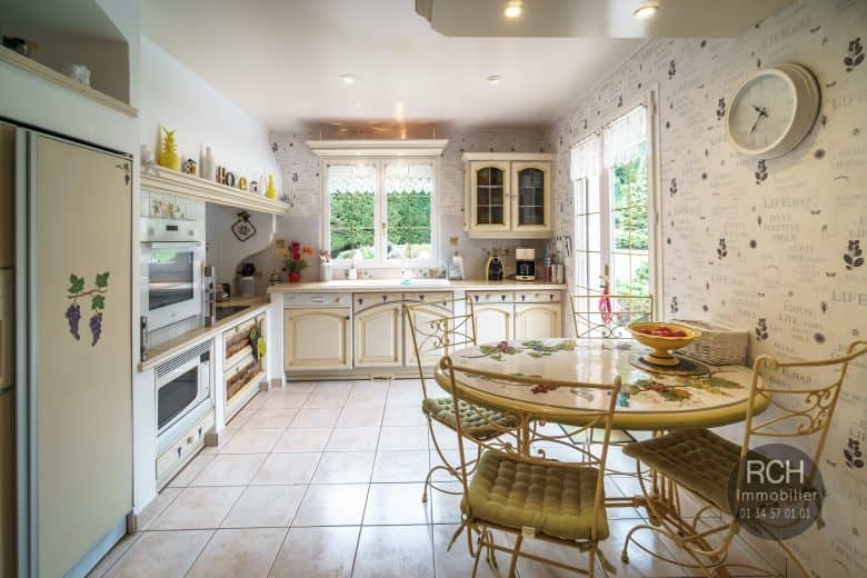 Photos du bien : Hameau de Jouars-Pontchartrain – Belle propriété sur un parc d’environ 9000 m2 avec piscine.