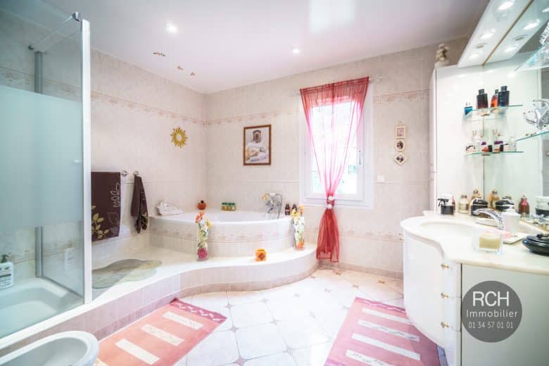 Photos du bien : Hameau de Jouars-Pontchartrain – Belle propriété sur un parc d’environ 9000 m2 avec piscine.