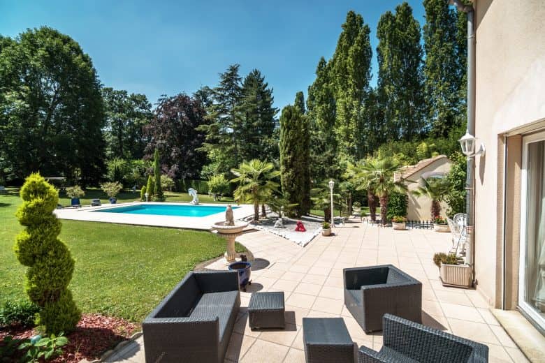 Photos du bien : Hameau de Jouars-Pontchartrain – Belle propriété sur un parc d’environ 9000 m2 avec piscine.