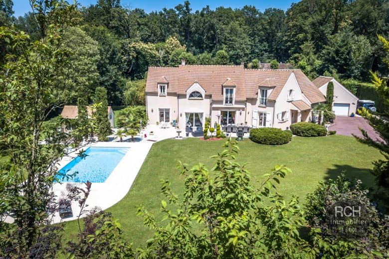 Photos du bien : Hameau de Jouars-Pontchartrain – Belle propriété sur un parc d’environ 9000 m2 avec piscine.