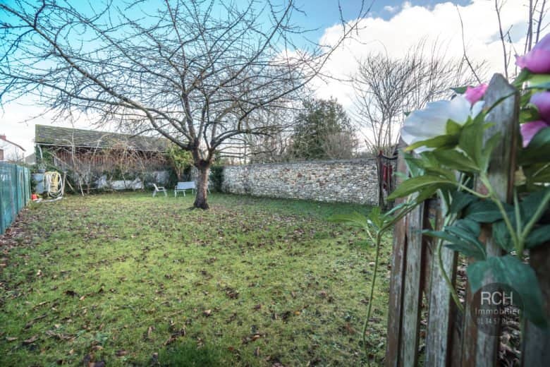 Photos du bien : Exclusivité – Garancières – Charmante maison ancienne en parfait état avec jardin