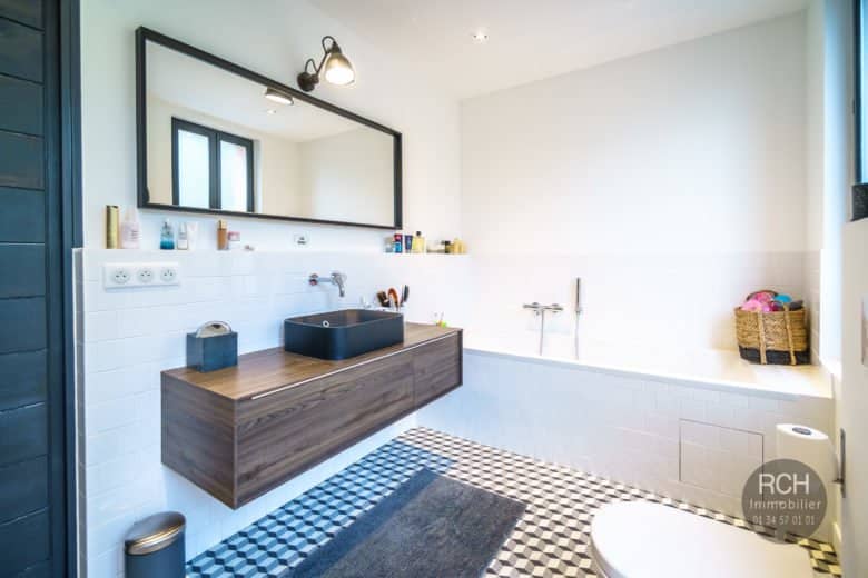 Photos du bien : EXCLUSIVITE – Montfort-l’Amaury centre – Belle maison entièrement restaurée