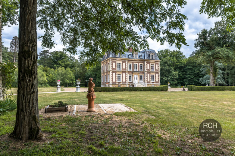 Photos du bien : 8 km de Rambouillet – Magnifique château sur un parc de 9 hectares