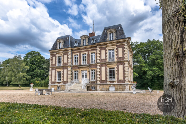 Photos du bien : 8 km de Rambouillet – Magnifique château sur un parc de 9 hectares