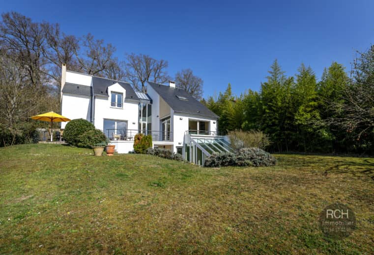 Photos du bien : Neauphle-Le-Chateau – Très belle maison d’architecte en parfait état