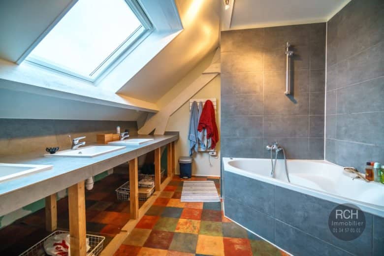 Photos du bien : Orgerus – Charmante maison aux grands volumes