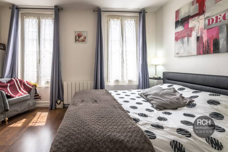 Photos du bien : Houdan centre – Très beau duplex en plein coeur de ville avec terrasse
