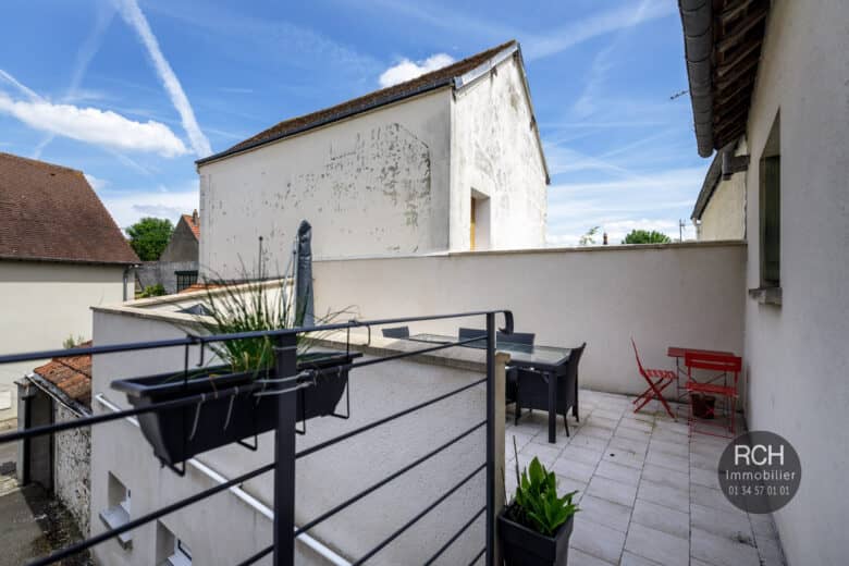 Photos du bien : Houdan centre – Très beau duplex en plein coeur de ville avec terrasse