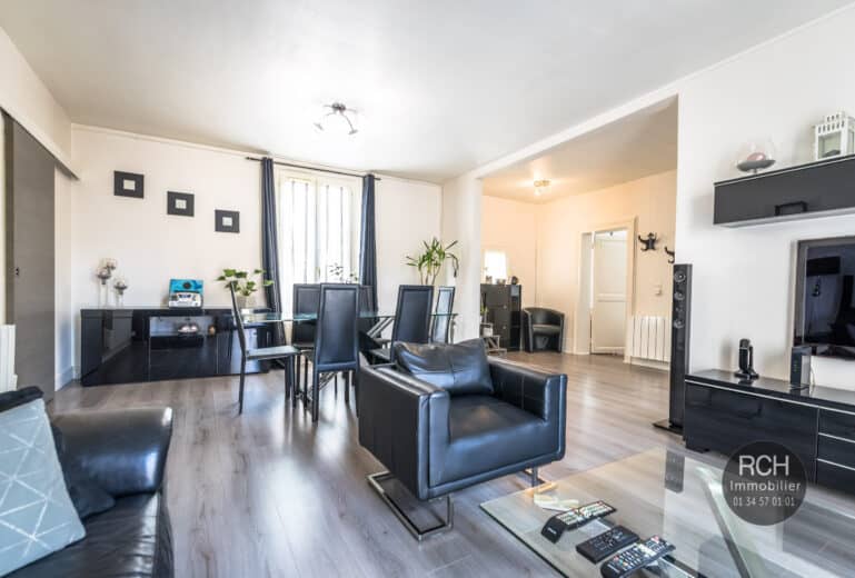 Photos du bien : Houdan centre – Très beau duplex en plein coeur de ville avec terrasse
