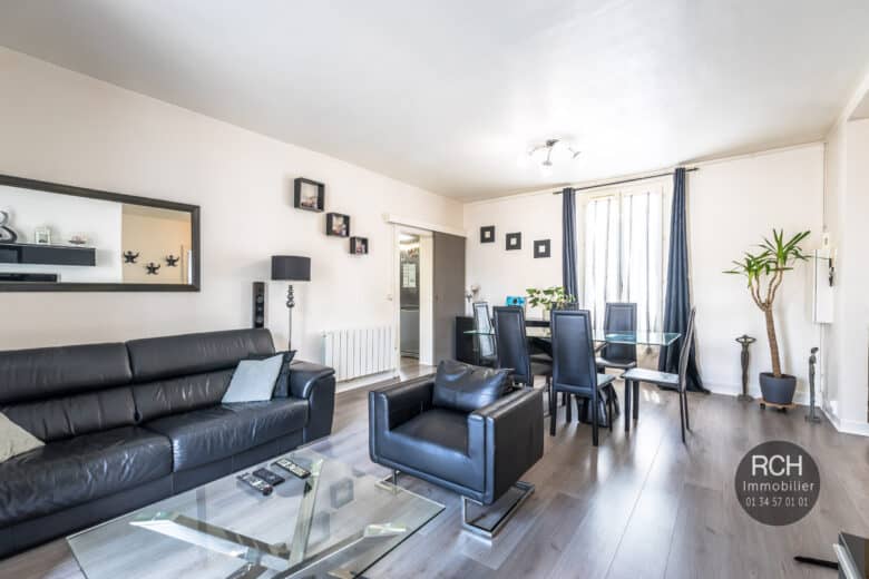 Photos du bien : Houdan centre – Très beau duplex en plein coeur de ville avec terrasse