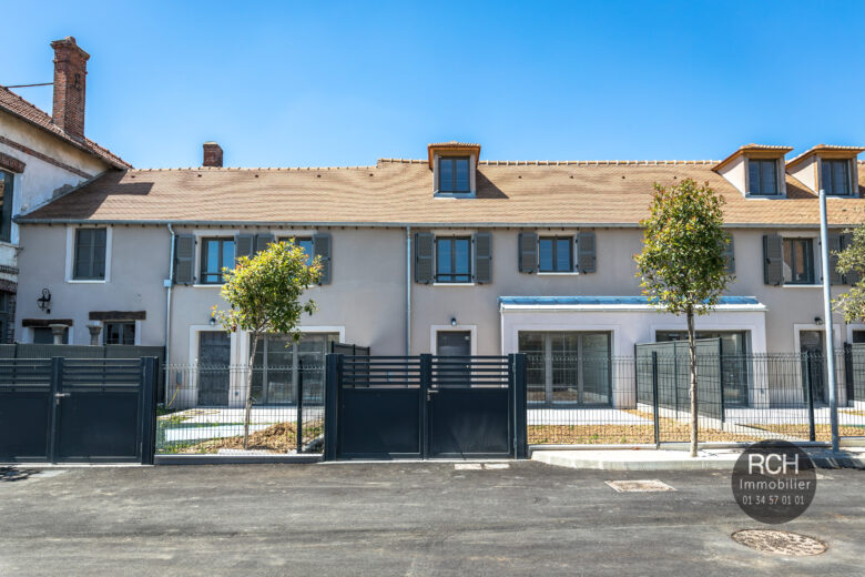 Photos du bien : EXCLUSIVITÉ – Maisons de ville 4 pièces avec jardin – Houdan centre