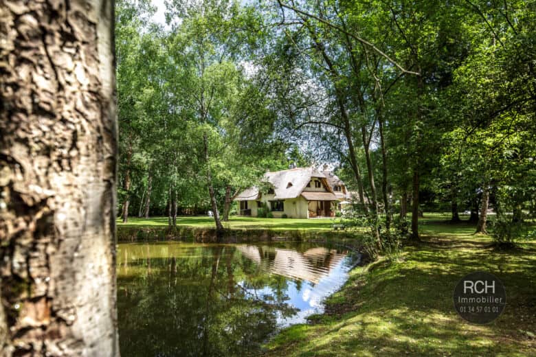 Photos du bien : Saint-Léger-en-Yvelines – Superbe chaumière dans environnement privilégié