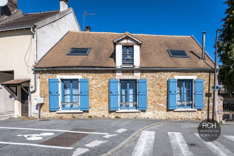 Photos du bien : EXCLUSIVITE – Centre ville de Jouars-Pontchartrain – Charmante maison ancienne