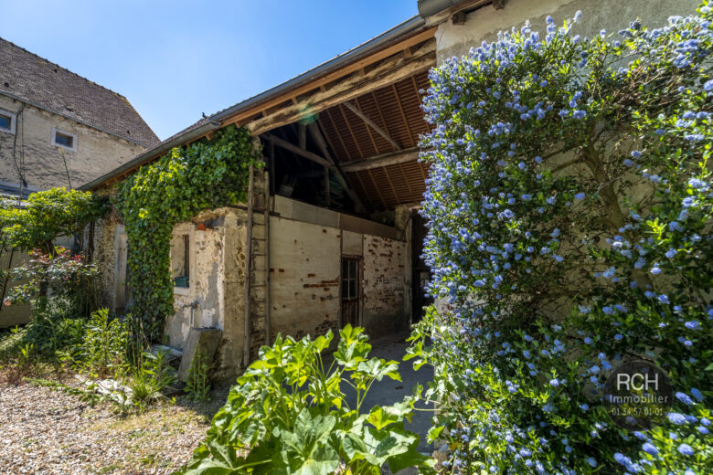 Photos du bien : Bazainville – Charmant corps de ferme avec granges