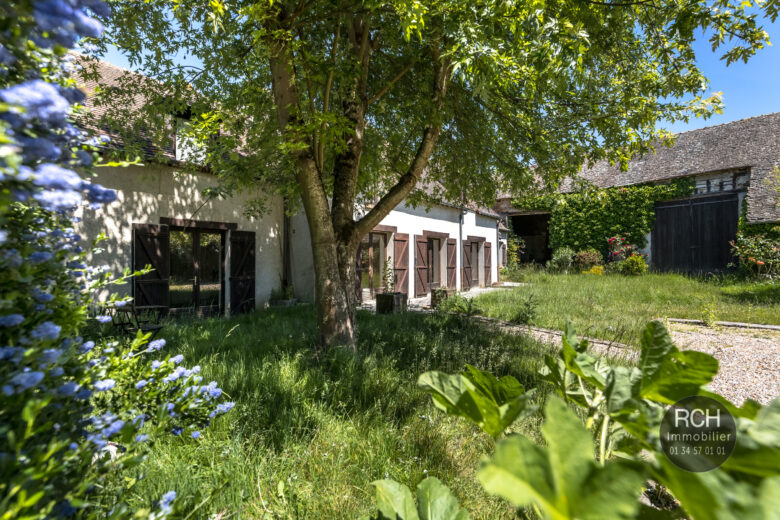 Photos du bien : Bazainville – Charmant corps de ferme avec granges