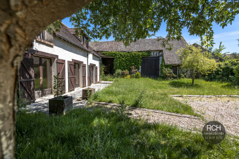 Photos du bien : Bazainville – Charmant corps de ferme avec granges