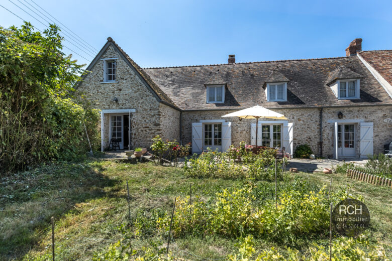 Photos du bien : Les Mesnuls – Charmante maison ancienne décorée avec goût