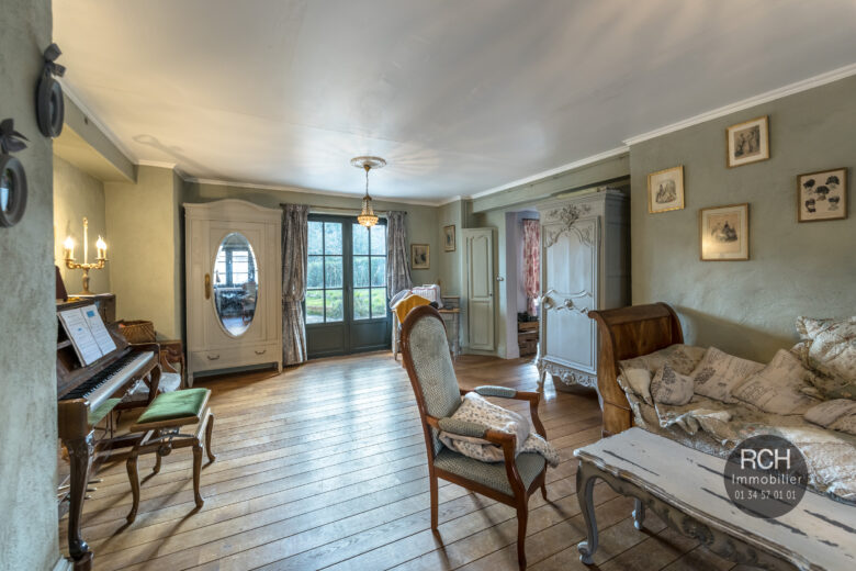 Photos du bien : Les Mesnuls – Charmante maison ancienne décorée avec goût