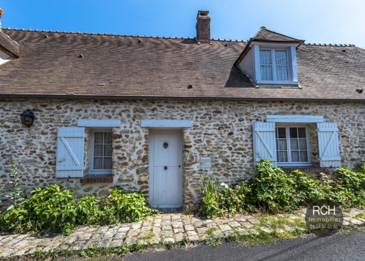 Photos du bien : Les Mesnuls – Charmante maison ancienne décorée avec goût