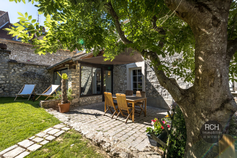 Photos du bien : Exclusivité – Montchauvet – Charmante maison ancienne entièrement restaurée avec goût