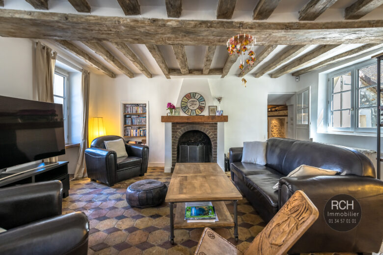 Photos du bien : Exclusivité – Montchauvet – Charmante maison ancienne entièrement restaurée avec goût