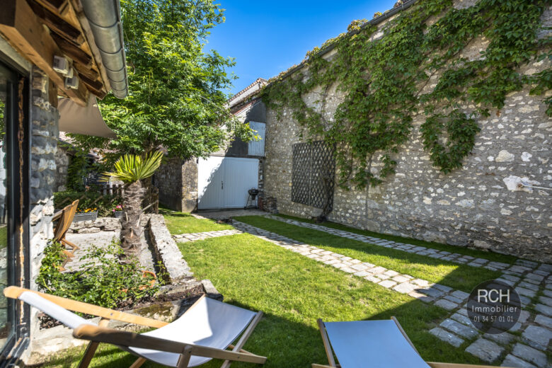 Photos du bien : Exclusivité – Montchauvet – Charmante maison ancienne entièrement restaurée avec goût