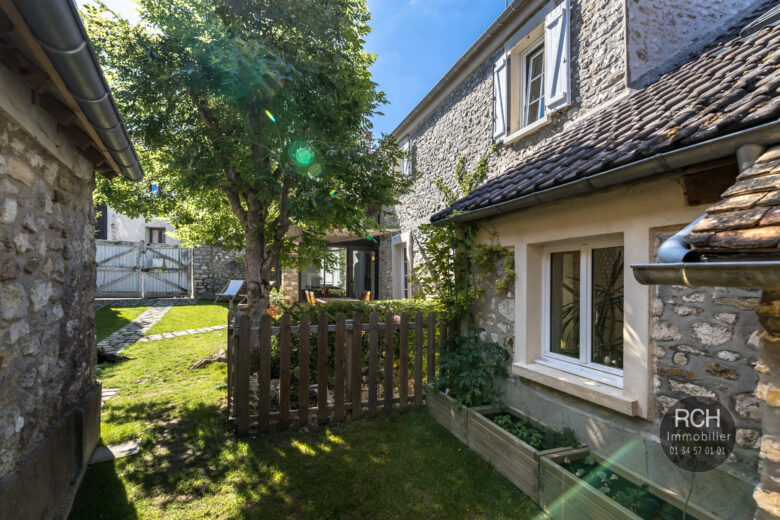 Photos du bien : Exclusivité – Montchauvet – Charmante maison ancienne entièrement restaurée avec goût