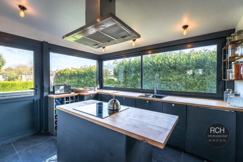 Photos du bien : EXCLUSIVITE – Montfort L’Amaury – Charmante maison entièrement restaurée avec commerces et écoles à pieds