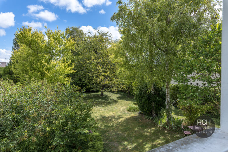 Photos du bien : Gambais – Maison à rafraichir sur un joli terrain au calme