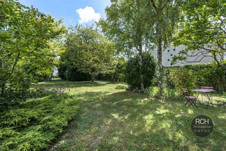 Photos du bien : Gambais – Maison à rafraichir sur un joli terrain au calme