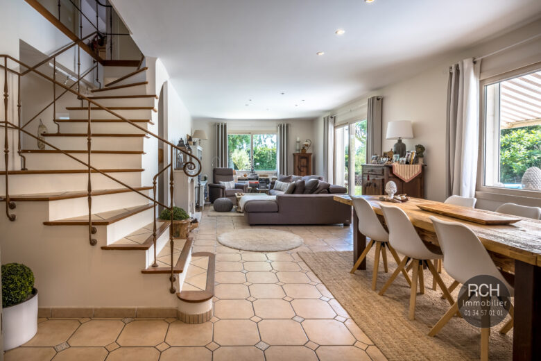 Photos du bien : Gressey – Charmante maison avec piscine