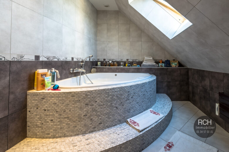 Photos du bien : Gressey – Charmante maison avec piscine