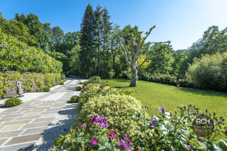 Photos du bien : Saint-Remy-L’Honoré – Superbe maison d’architecte avec piscine