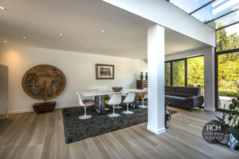 Photos du bien : Saint-Remy-L’Honoré – Superbe maison d’architecte avec piscine