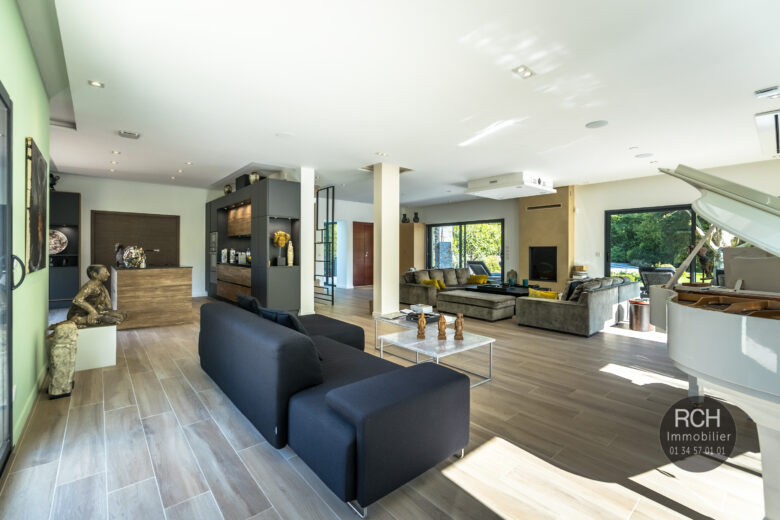Photos du bien : Saint-Remy-L’Honoré – Superbe maison d’architecte avec piscine