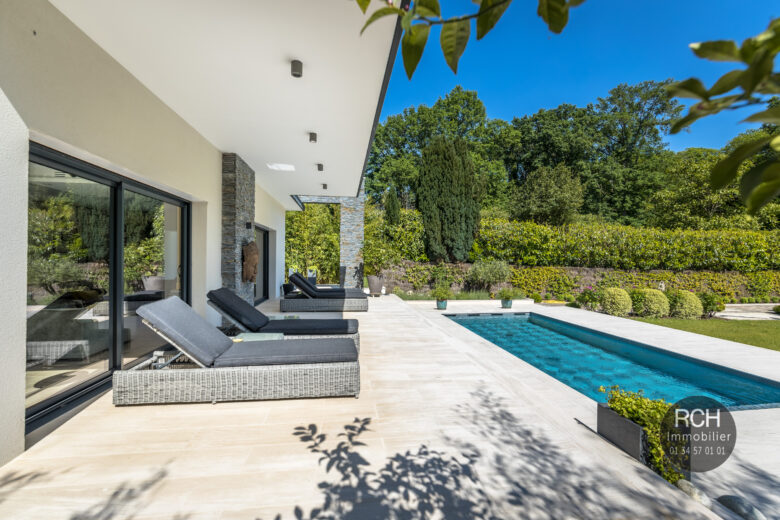Photos du bien : Saint-Remy-L’Honoré – Superbe maison d’architecte avec piscine
