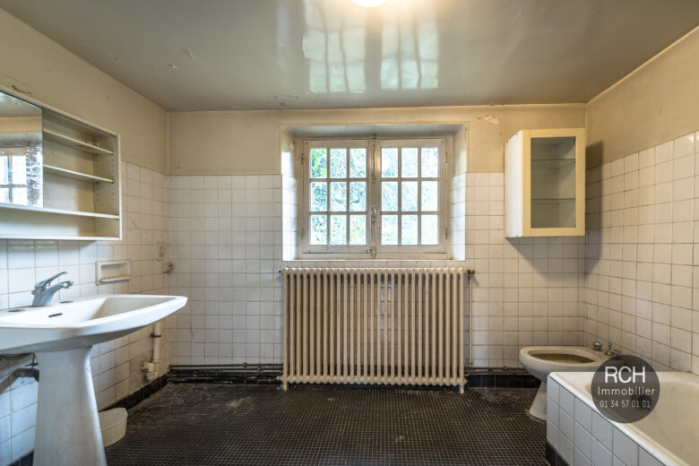 Photos du bien : Grandchamp – Charmante maison ancienne à restaurer avec dépendances