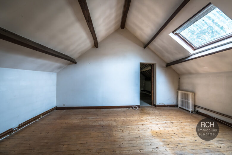 Photos du bien : Grandchamp – Charmante maison ancienne à restaurer avec dépendances