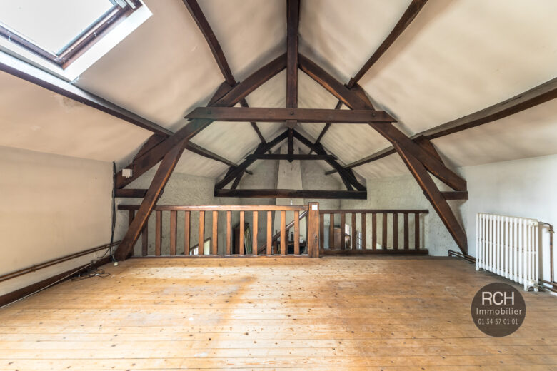 Photos du bien : Grandchamp – Charmante maison ancienne à restaurer avec dépendances