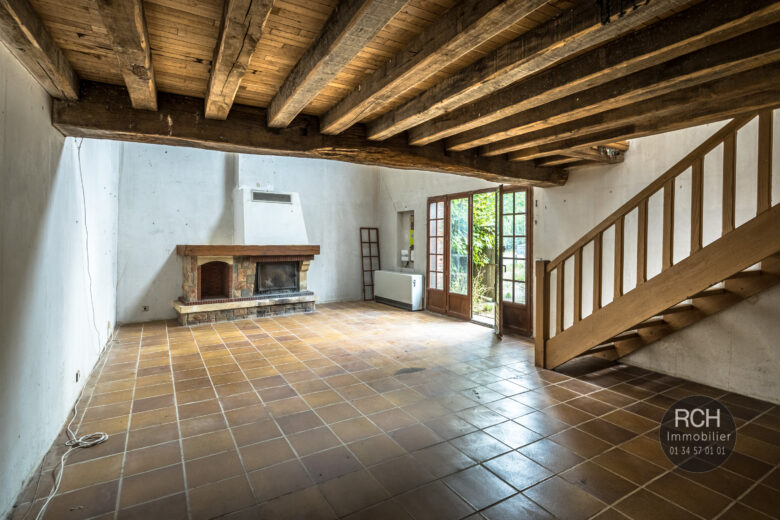 Photos du bien : Grandchamp – Charmante maison ancienne à restaurer avec dépendances